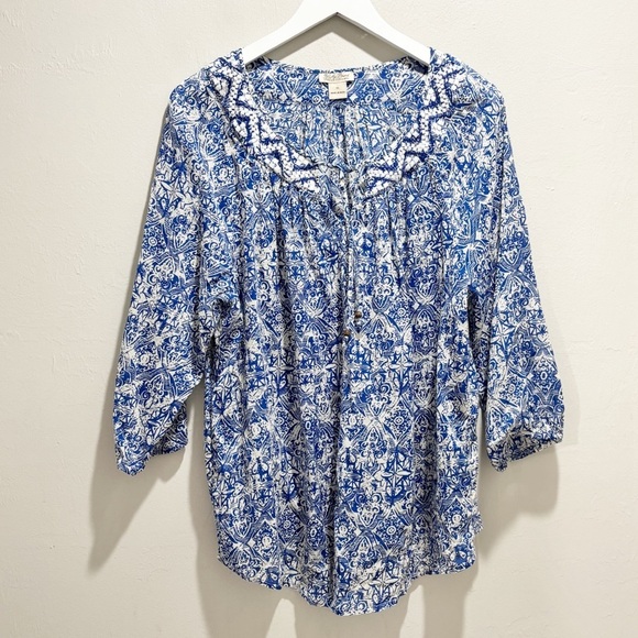 LUCKY BRAND Women’s Plus Blue Geometric Print Top Embroidered Details Size 1X - Picture 1 of 10